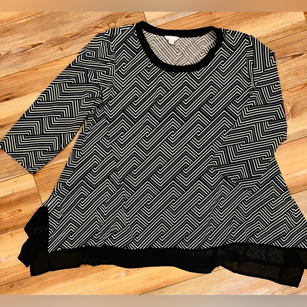 Women’s Est1946 Handkerchief hem blouse.  Size 18/20.  Geometric design.
